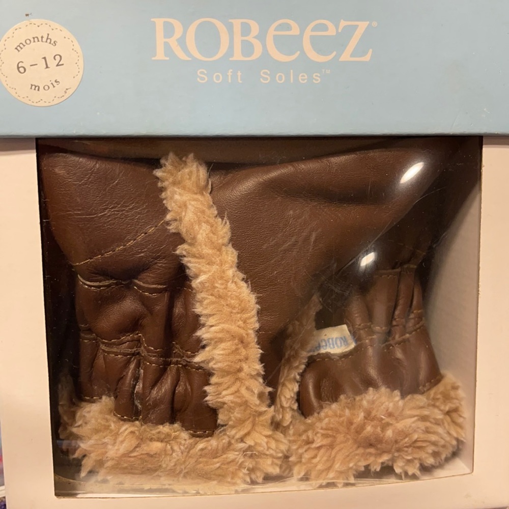 NIB Robeez Leather and fur bootie size 9-12 month